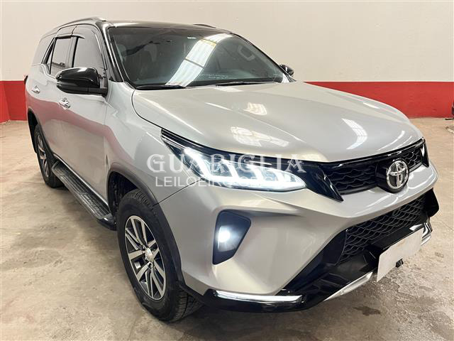 TOYOTA HILUX SW4 2.8 D-4D TURBO DIESEL SRX 4X4 AUTOMÁTICO 2020